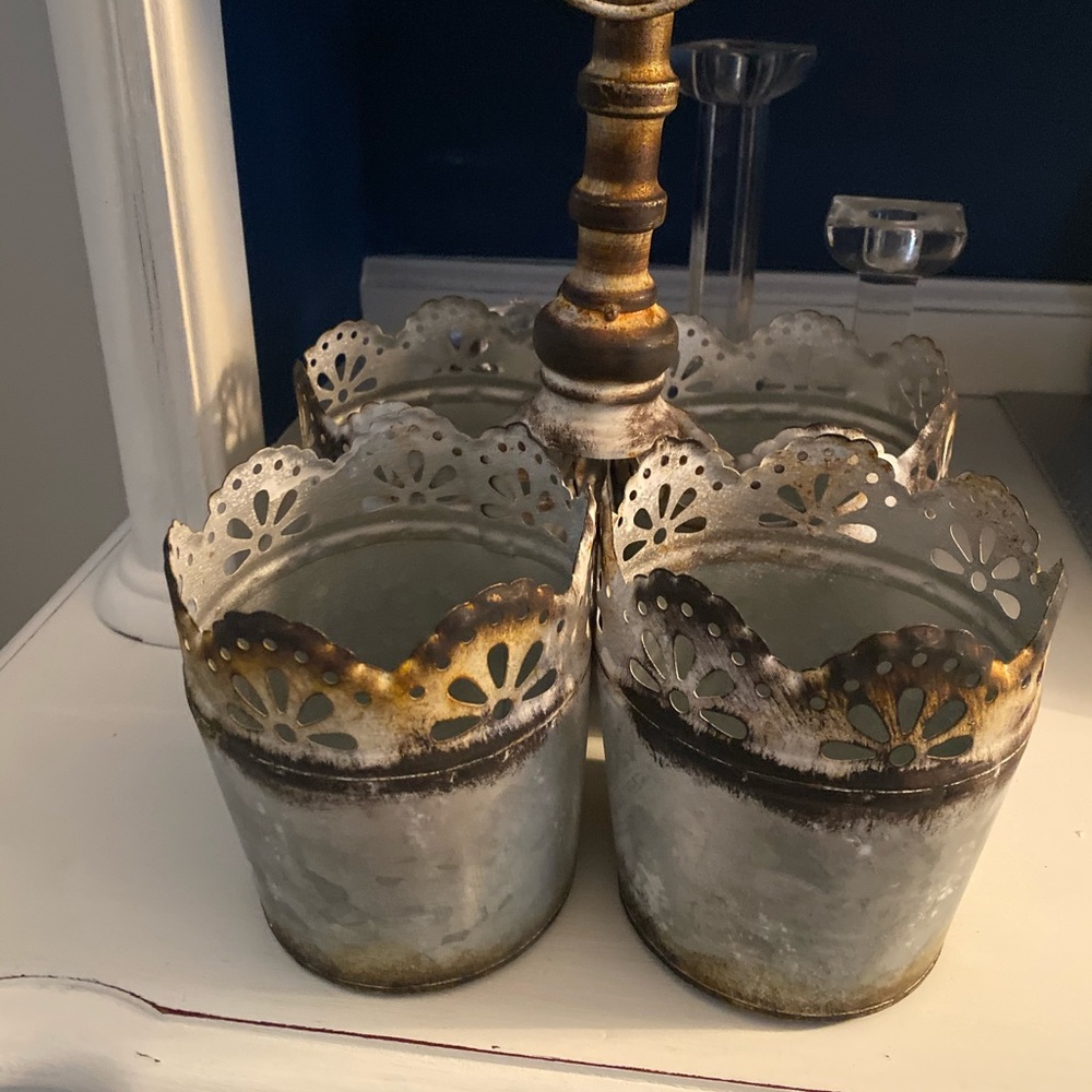 Vintage look container